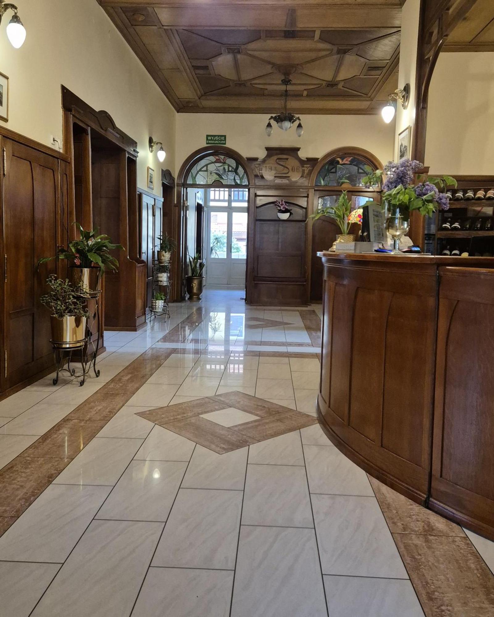 Hotel Palacyk Legnica Esterno foto