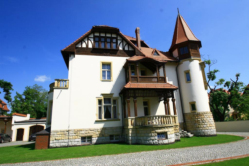 Hotel Palacyk Legnica Esterno foto