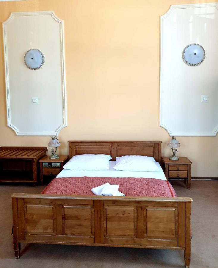 Hotel Palacyk Legnica Esterno foto